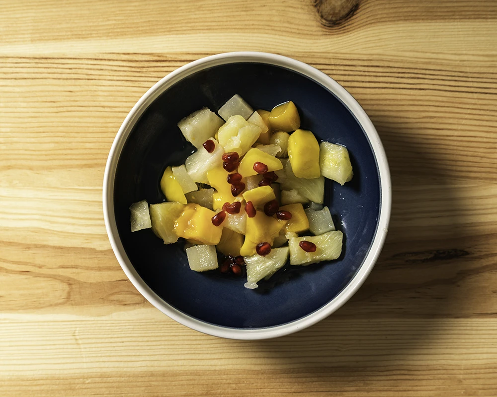 Salade d'ananas, mangue et grenade fraîche